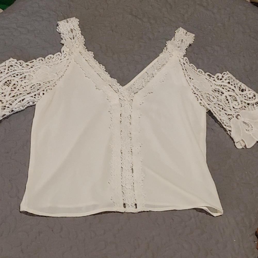 Elegant Lace Cold Shoulder Top Sz Lg